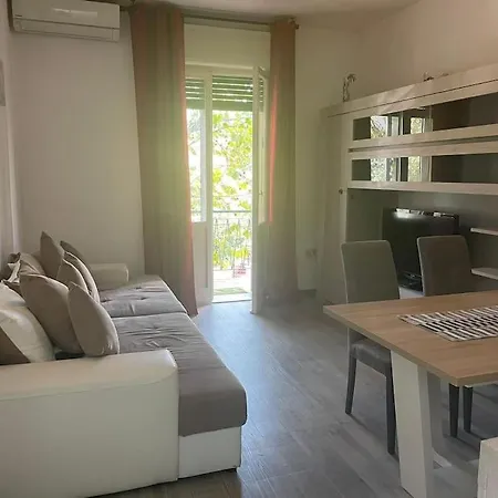 Apartment Comodo Trilocale - Zona Parco Amendola *